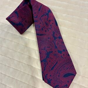 Roundtree & Yorke Red and Navy Paisley Silk Tie